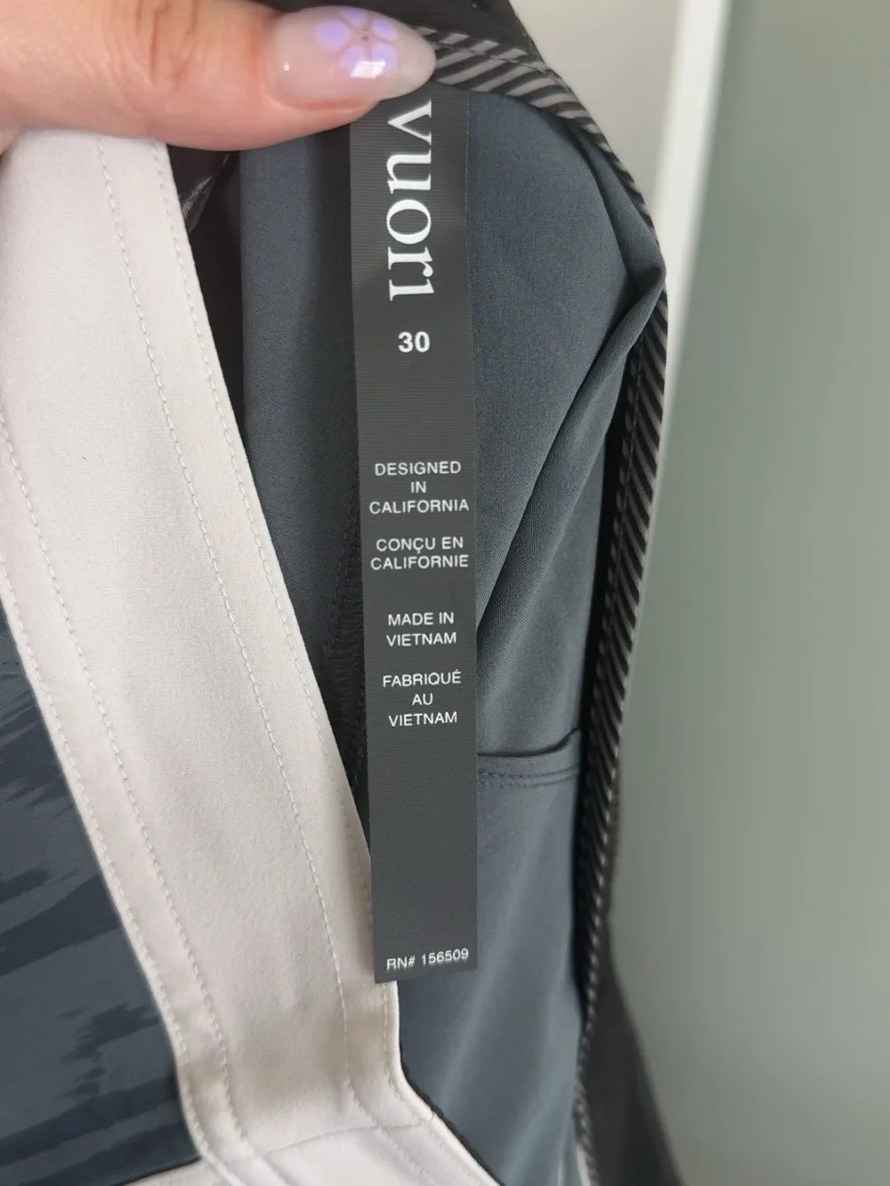 Vuori retail color deep